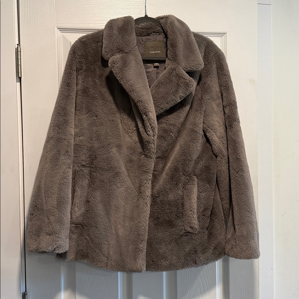 NWT Maurices Gray Soft Faux Fur Snap Winter Warm Outerwear Jacket Coat Medium